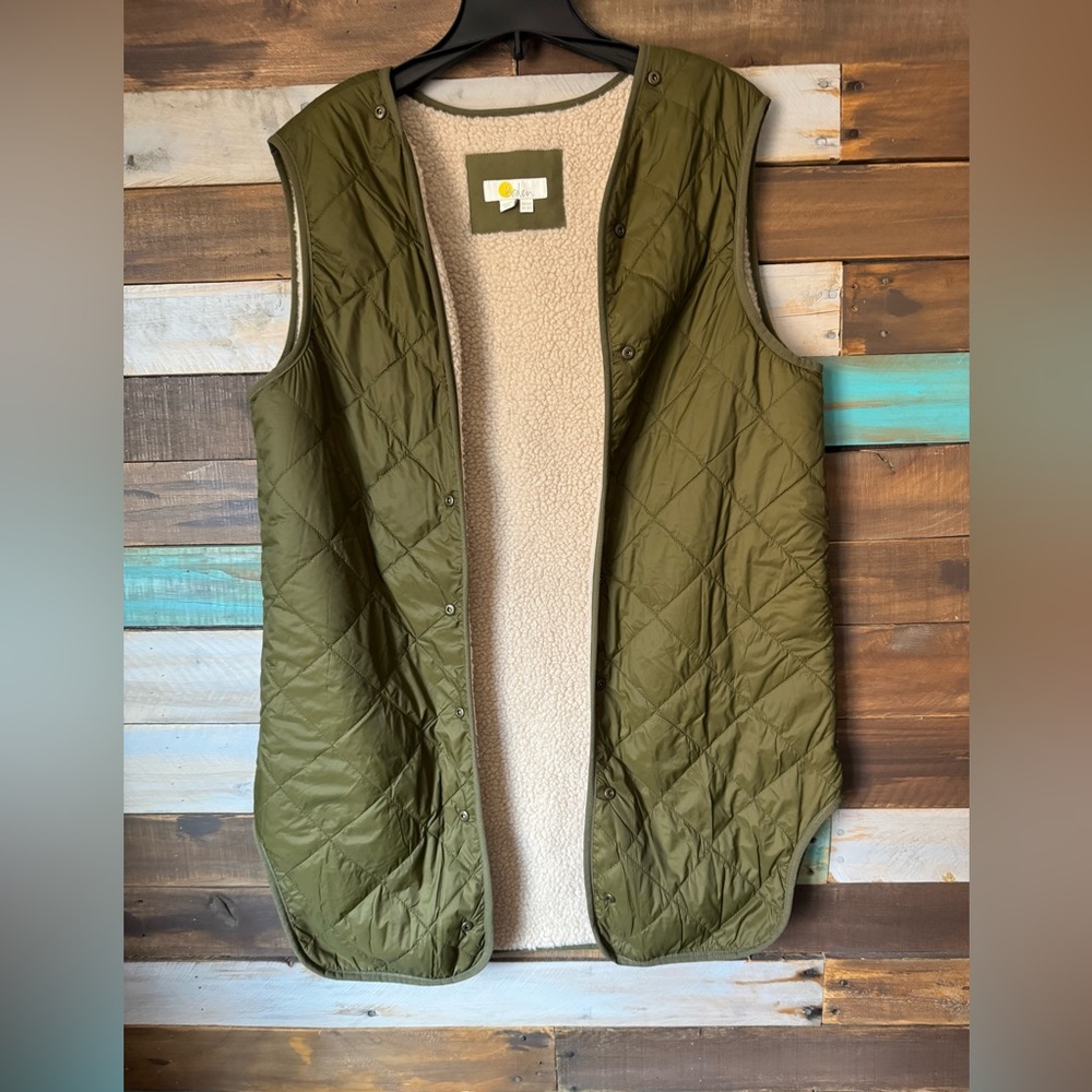 Boden Sherpa Lined Diamond Quilted Open Vest in Olive Green | Size 8R